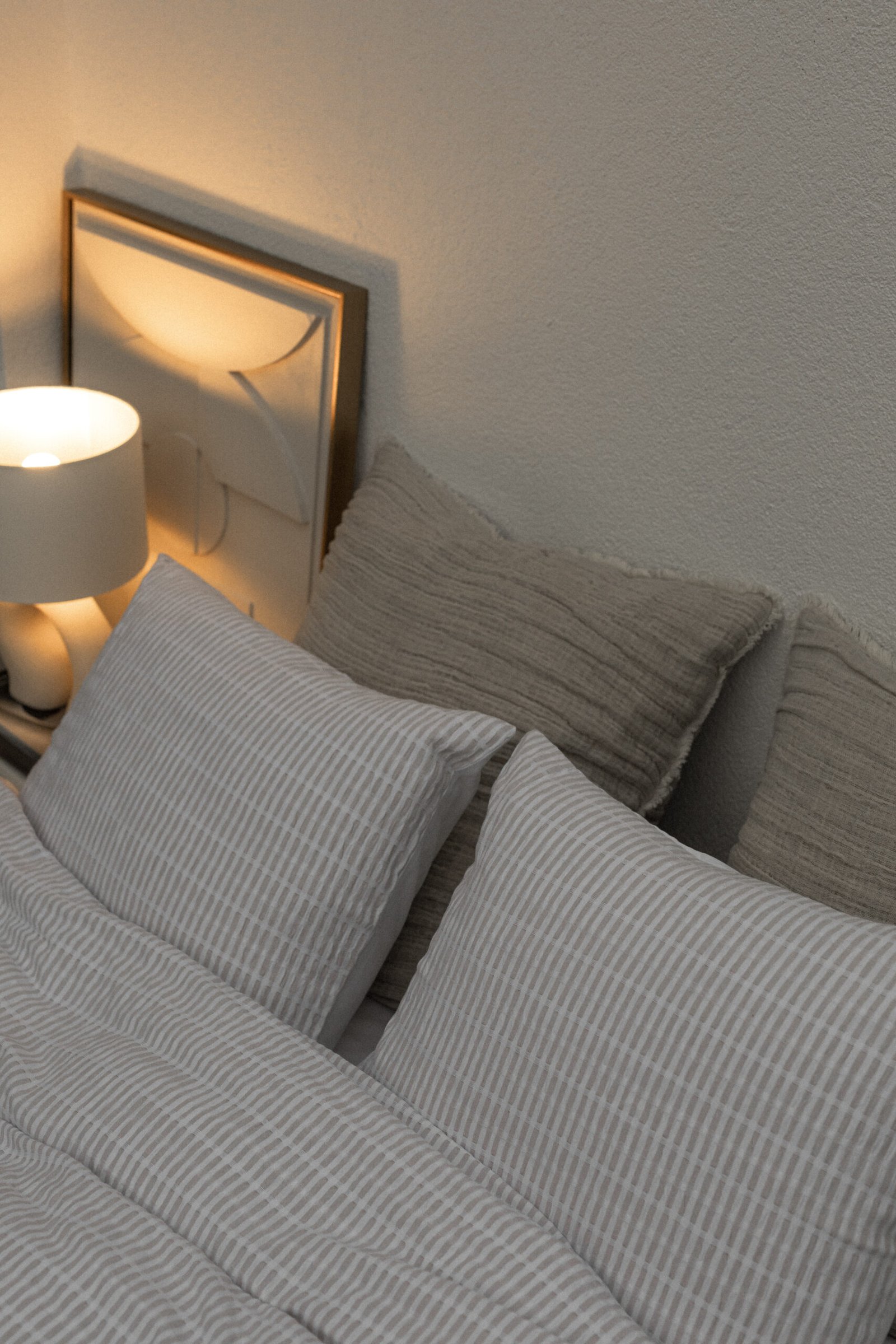 kaboompics_cosy-bed-corner-collection-33072-scaled.jpg